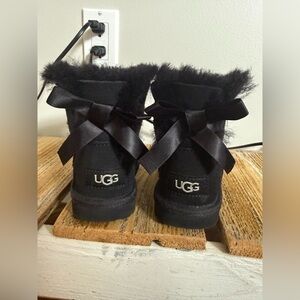 UGG Kids Size 10 Black Bow Boots
